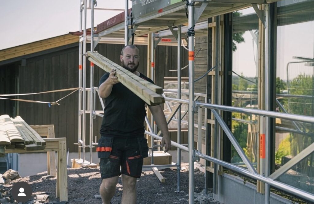 Bilde av mann som jobber for Tømrerjuvet